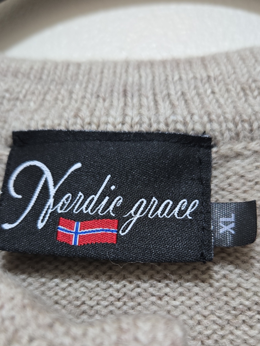 Vintage Women's Nordic Grace Wool Cardidan - Picture 2 of 5